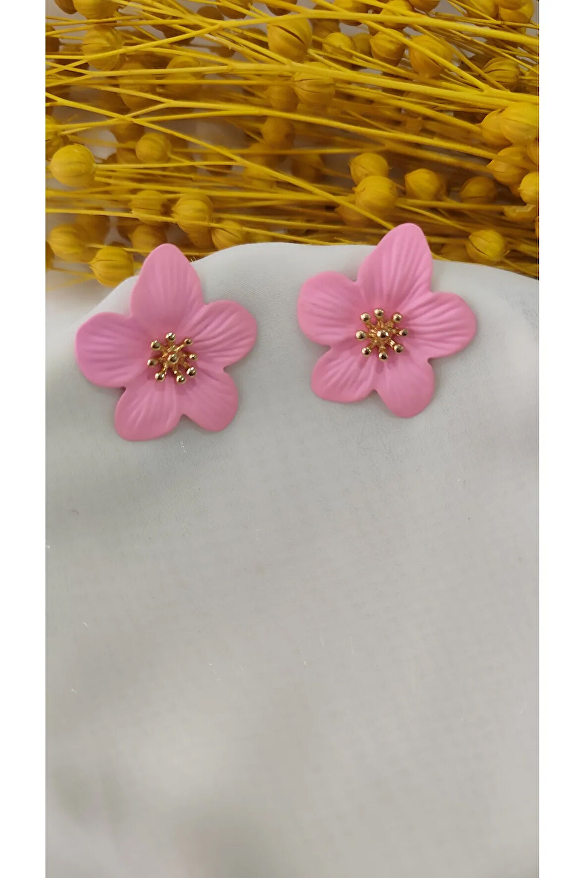 PEMBE PRESS MAT METAL ÇİÇEK KÜPE