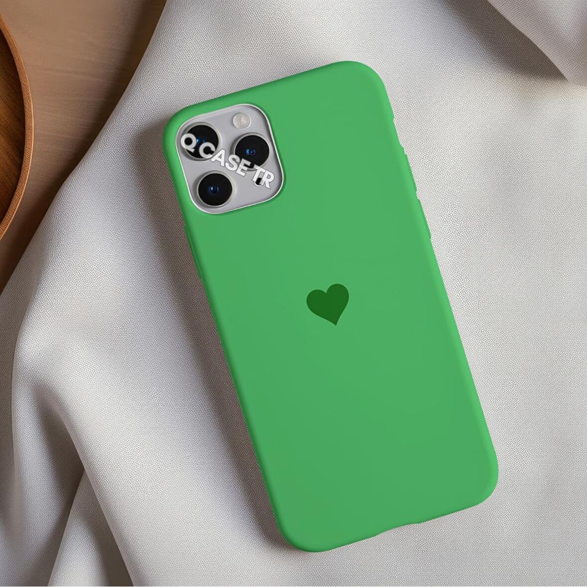 İphone 15 Plus Uyumlu Kalp Logolu Telefon Kılıfı