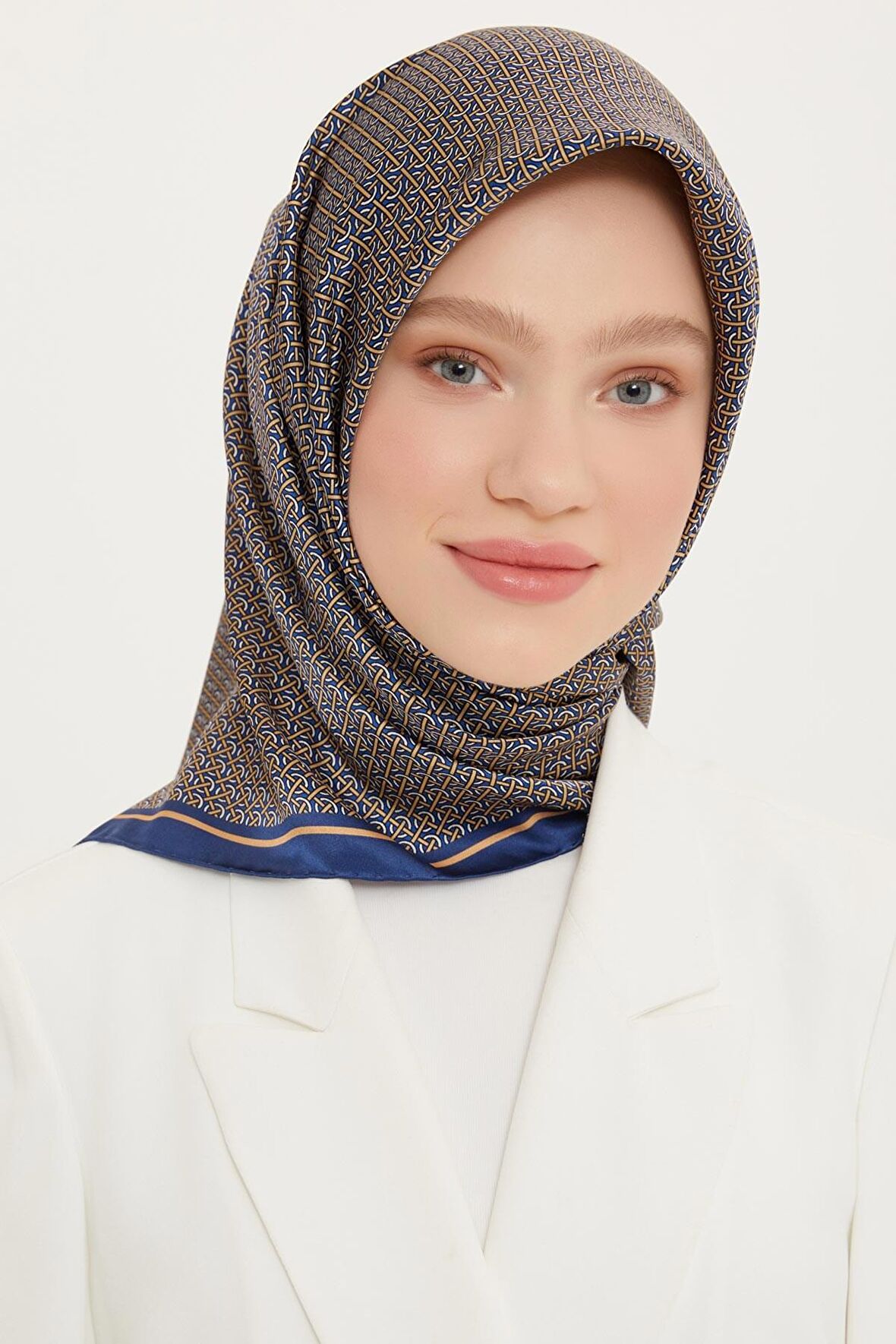 Armine 2022 İlkbahar Yaz Serisi %100 İPEK Twill Eşarp Modelleri Ürünü 8733D-34