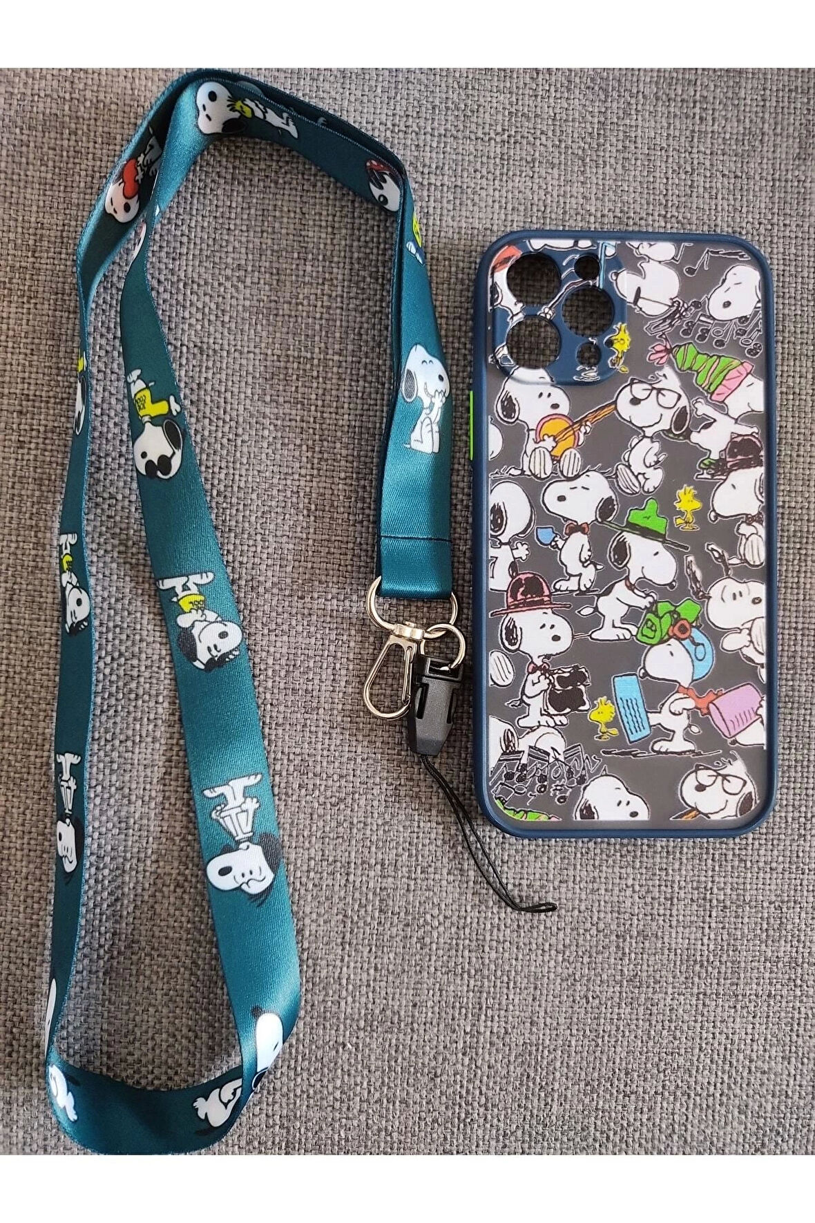 Iphone 12 Pro Uyumlu Kamera Korumalı Snoopy Tasarım Tuşları Renkli Telefon Boyun Askılı Set Kılıf
