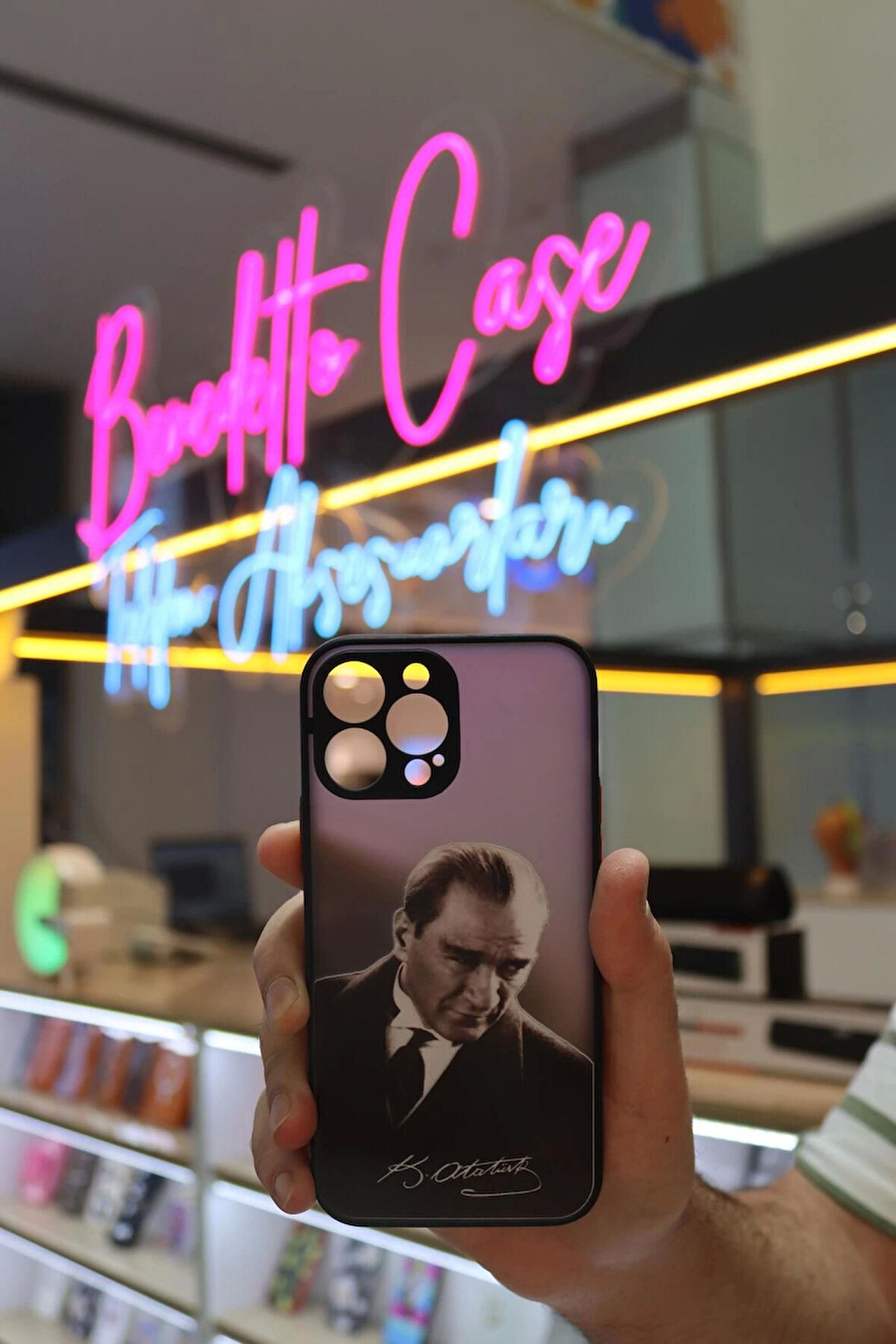 İPhone 13 Pro uyumlu  Mustafa Kemal Atatürk Tasarım Telefon Boyun Askılı Set Kılıf