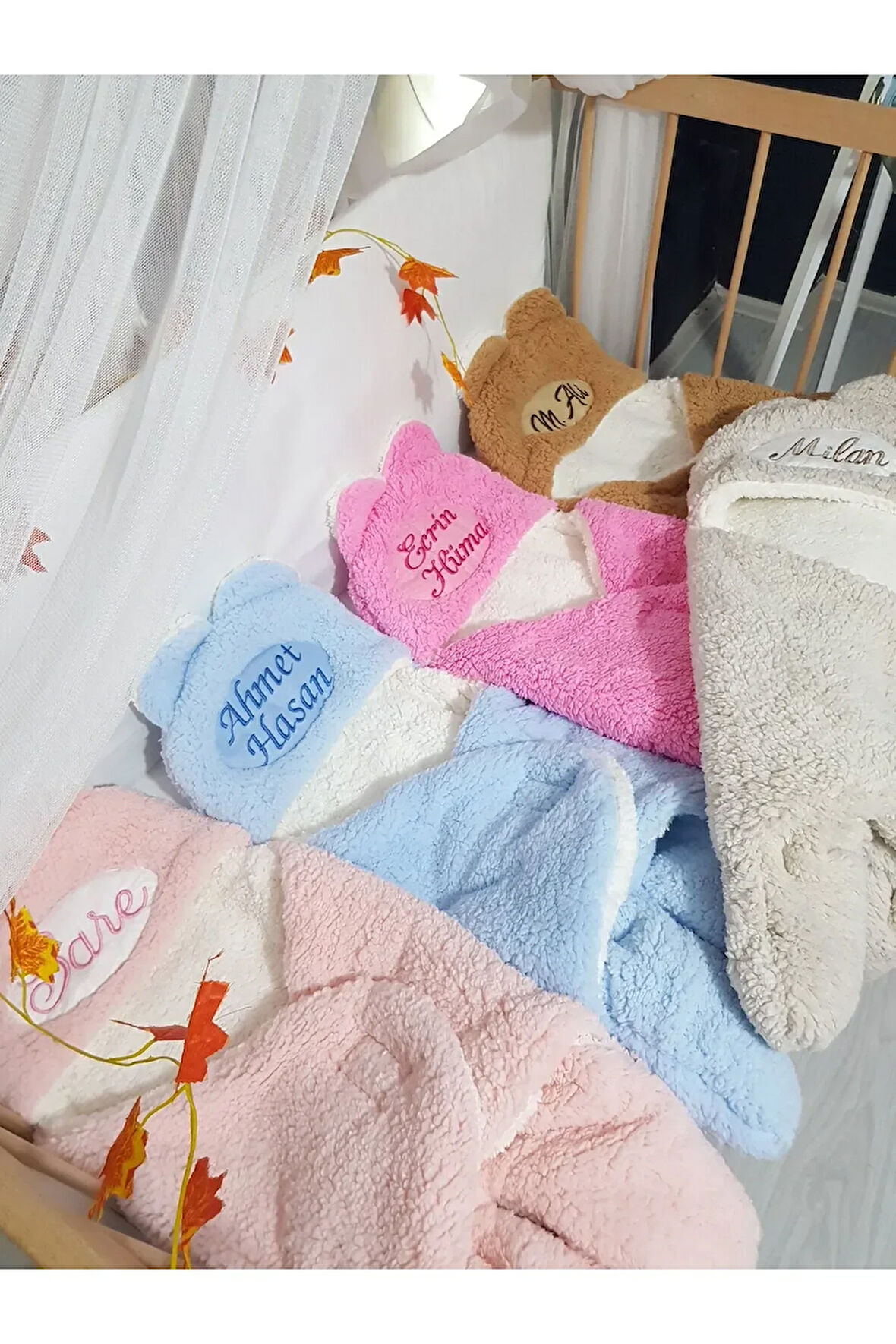 İsim Nakışlı Sarma Battaniye Dış Kundak Lila - Pelüş Kapüşonlu Çift Katman Ayaklı Model