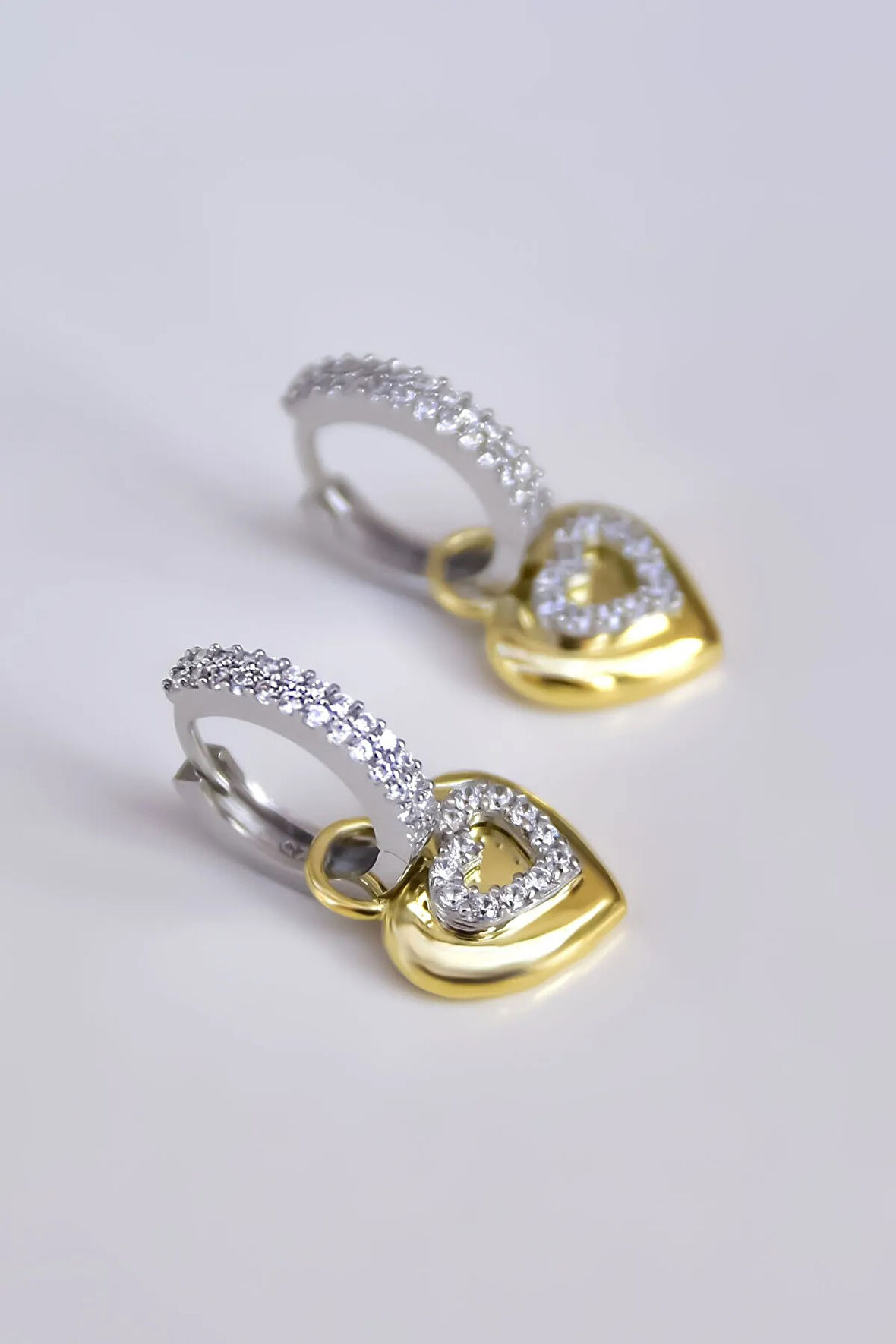 925 Ayar Gümüş Gold-rodyum Kaplama Zirkon Taşlı Tasarım Kalp Halka Küpe