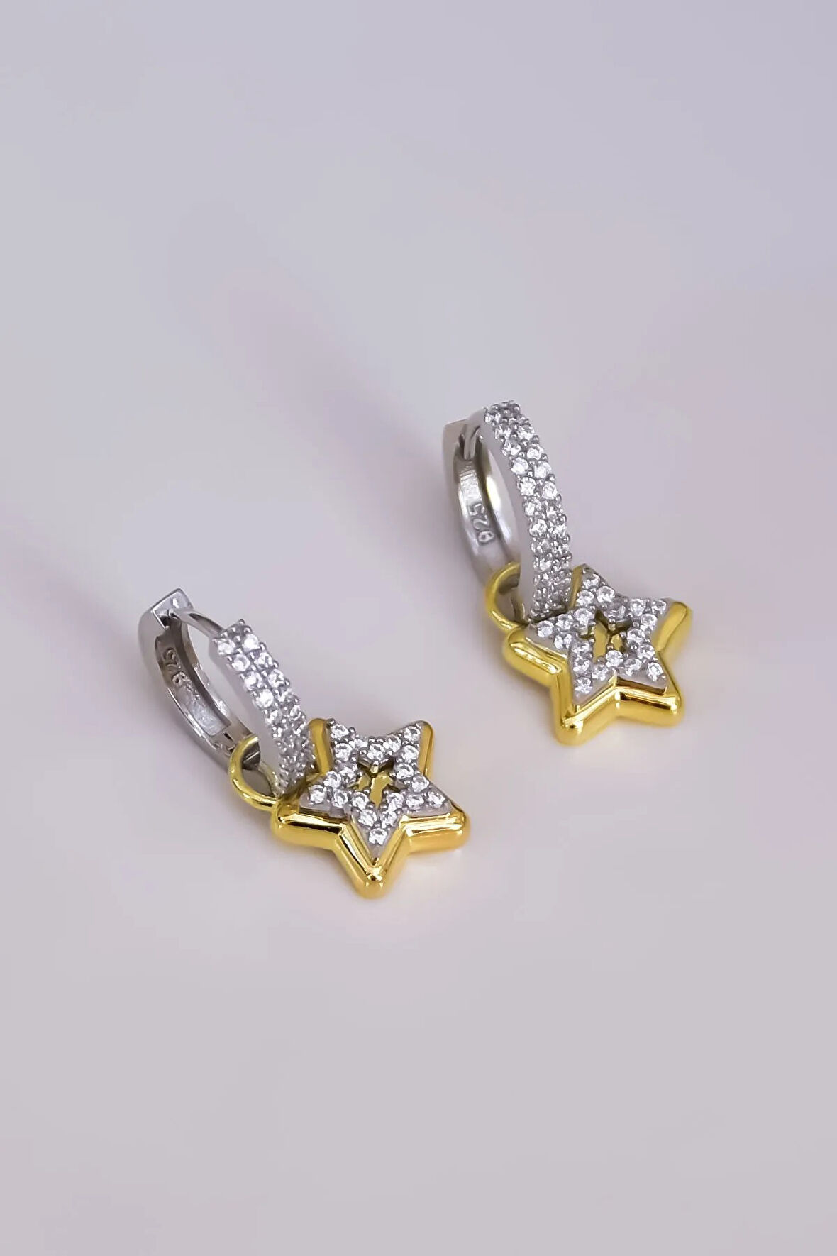 925 Ayar Gümüş Gold-rodyum Kaplama Zirkon Taşlı Tasarım Yıldız Halka Küpe