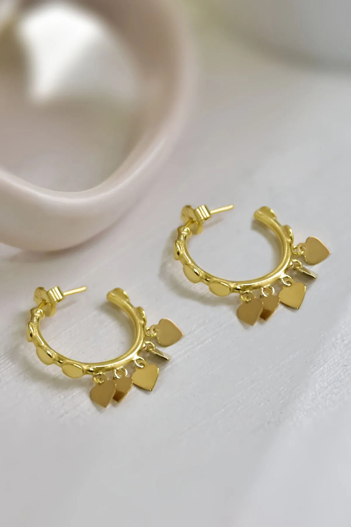 925 Ayar Gümüş Altın Kaplama Kalp Pullu Sallantılı Shakira Tasarım Halka Küpe