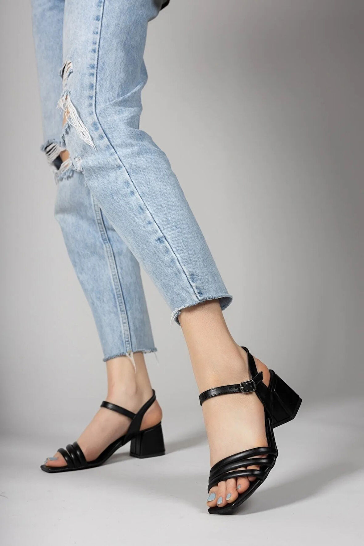 İvana Siyah Cilt Garantili Günlük Kadın Ortopedik Tarz ve Şık Topuklu Sandalet IVANA-1247