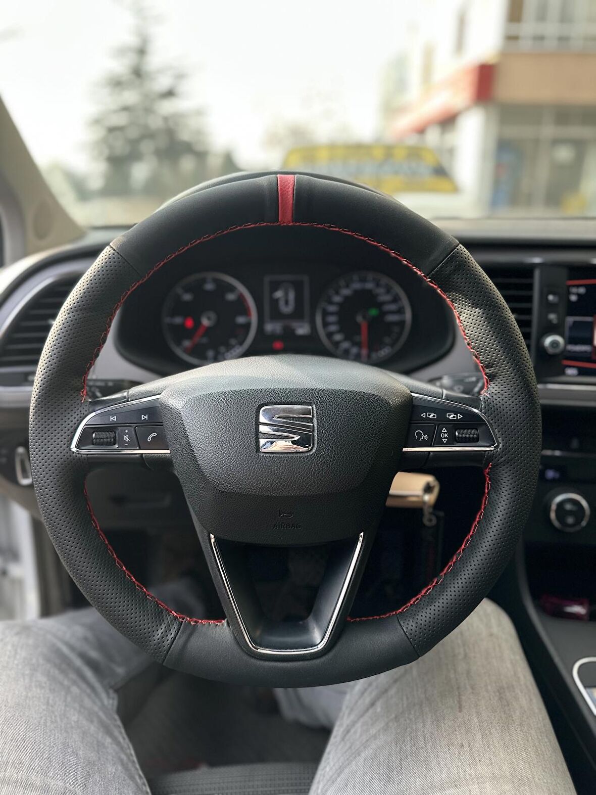 Seat İbiza Direksiyon Kılıfı (Noktalı Nubuk)