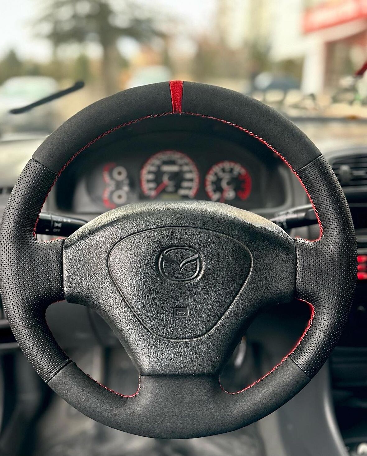 Mazda 3.23 Araca Özel Direksiyon Kılıfı (Noktalı Nubuk Yüzüklü)