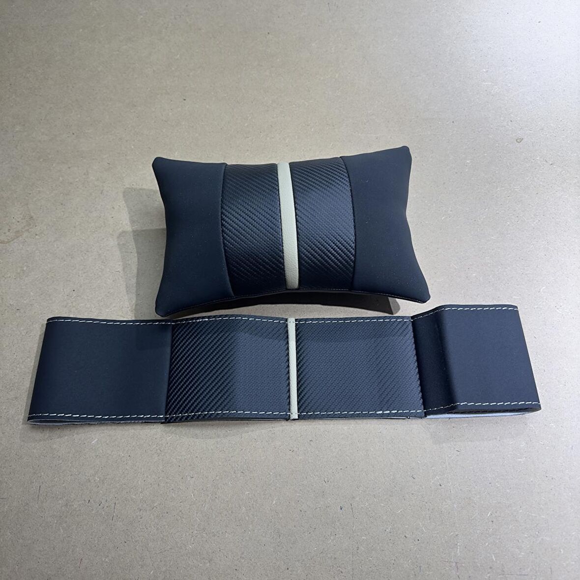 Üniversal Deri Direksiyon Kılıfı Oto Boyun Yastığı(Nubuk Karbon Krem Yüzüklü)