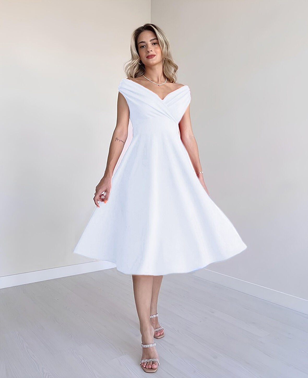 Modavera Kadın Kısa Kollu Kruvaze Yaka Eteği Volanlı Krep Elbise