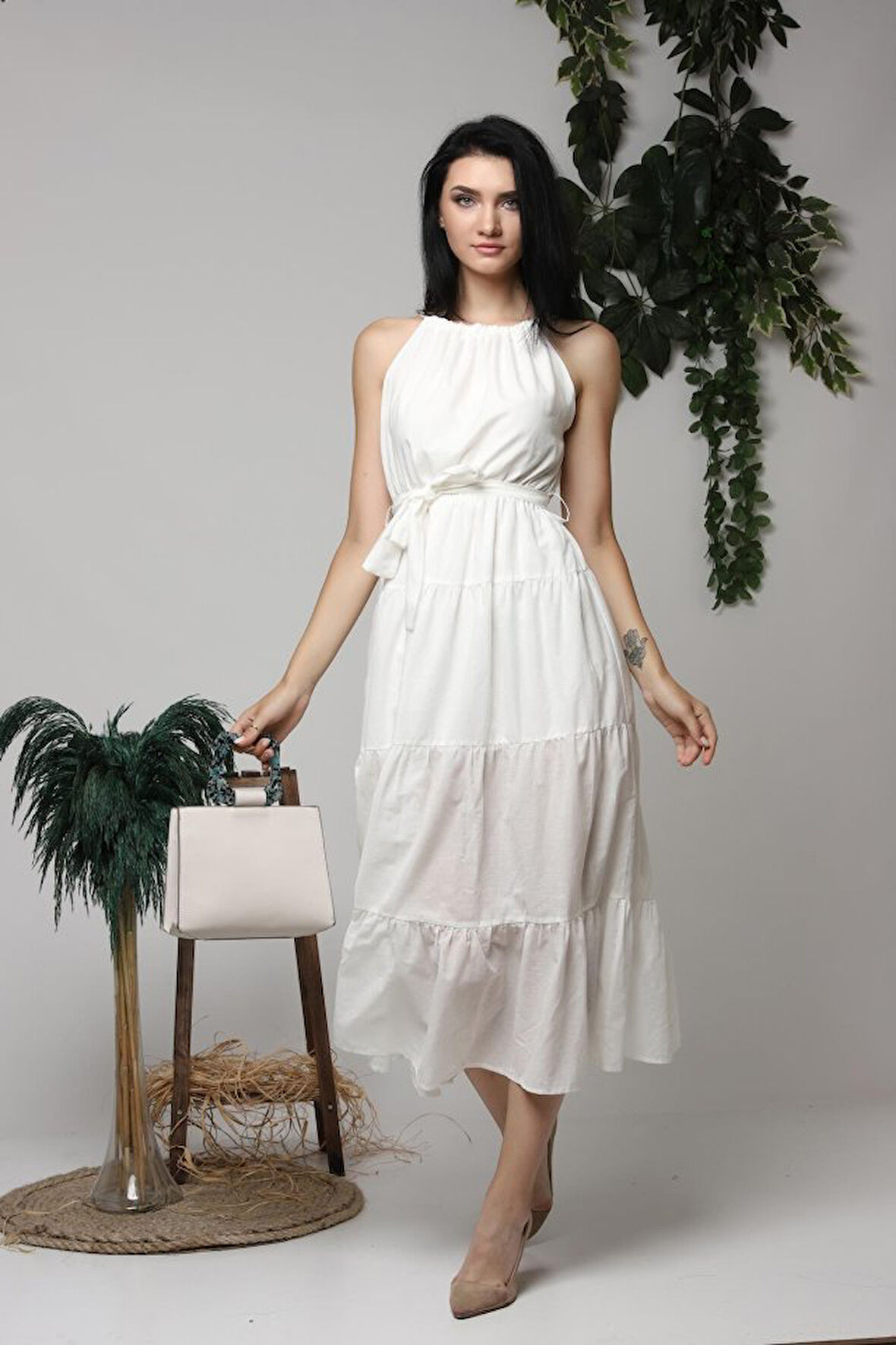 Modavera Ekru Halter Yakalı Kuşaklı Elbise