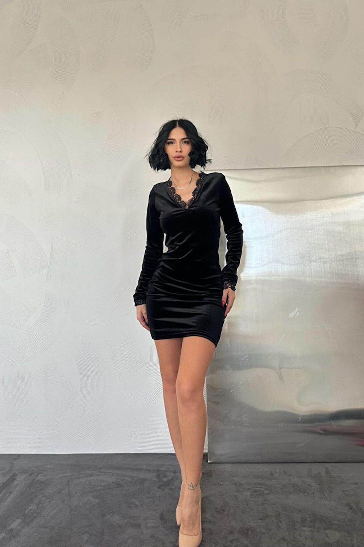 Modavera Siyah Yaka Ve Kol Dantelli Mini Elbise