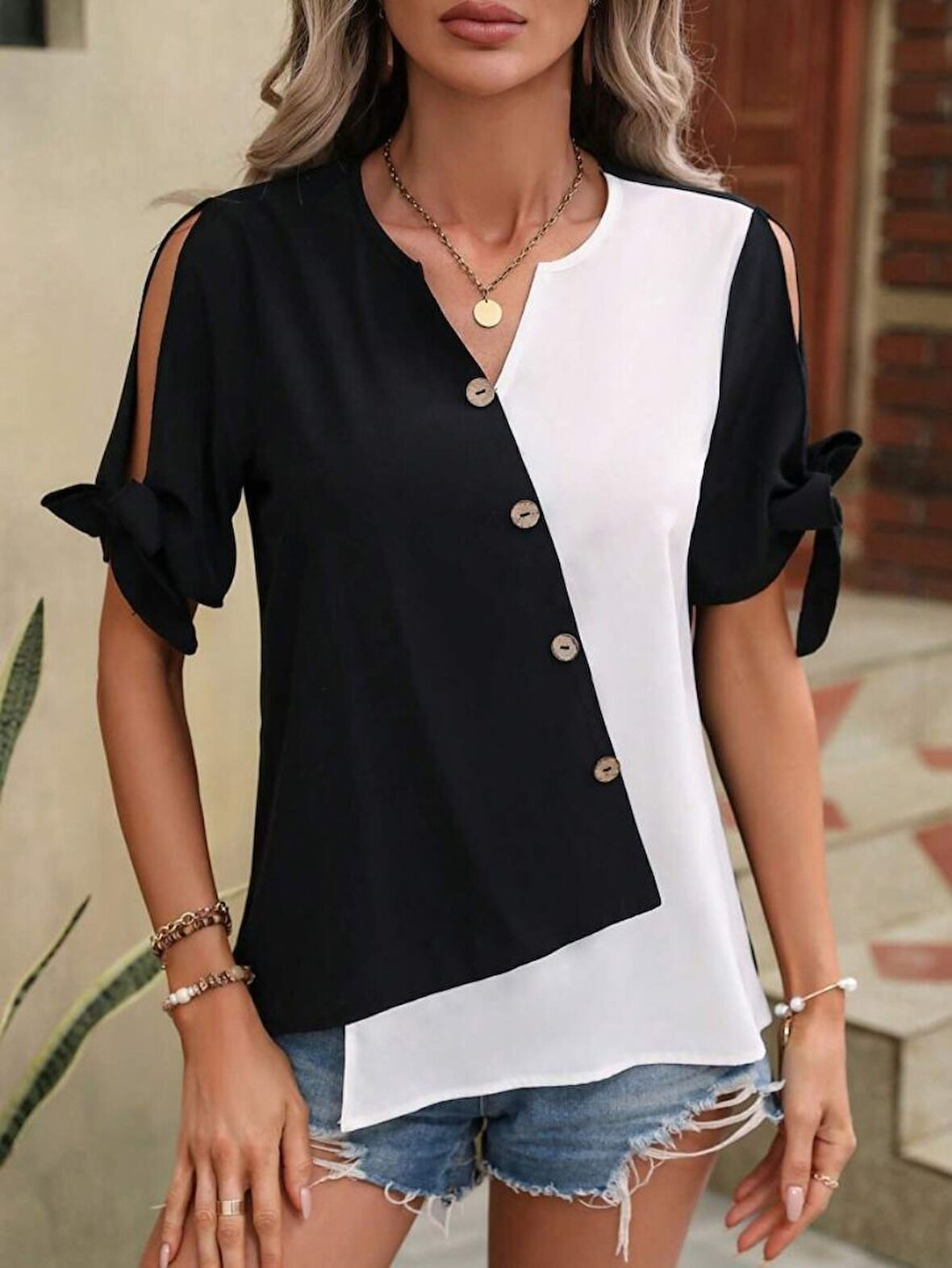Modavera Kadın Kısa Kollu Kollardan Bağlamalı önden Asimetrik Kesim çift Renk Detaylı Düğmeli Ithal Krep Bluz