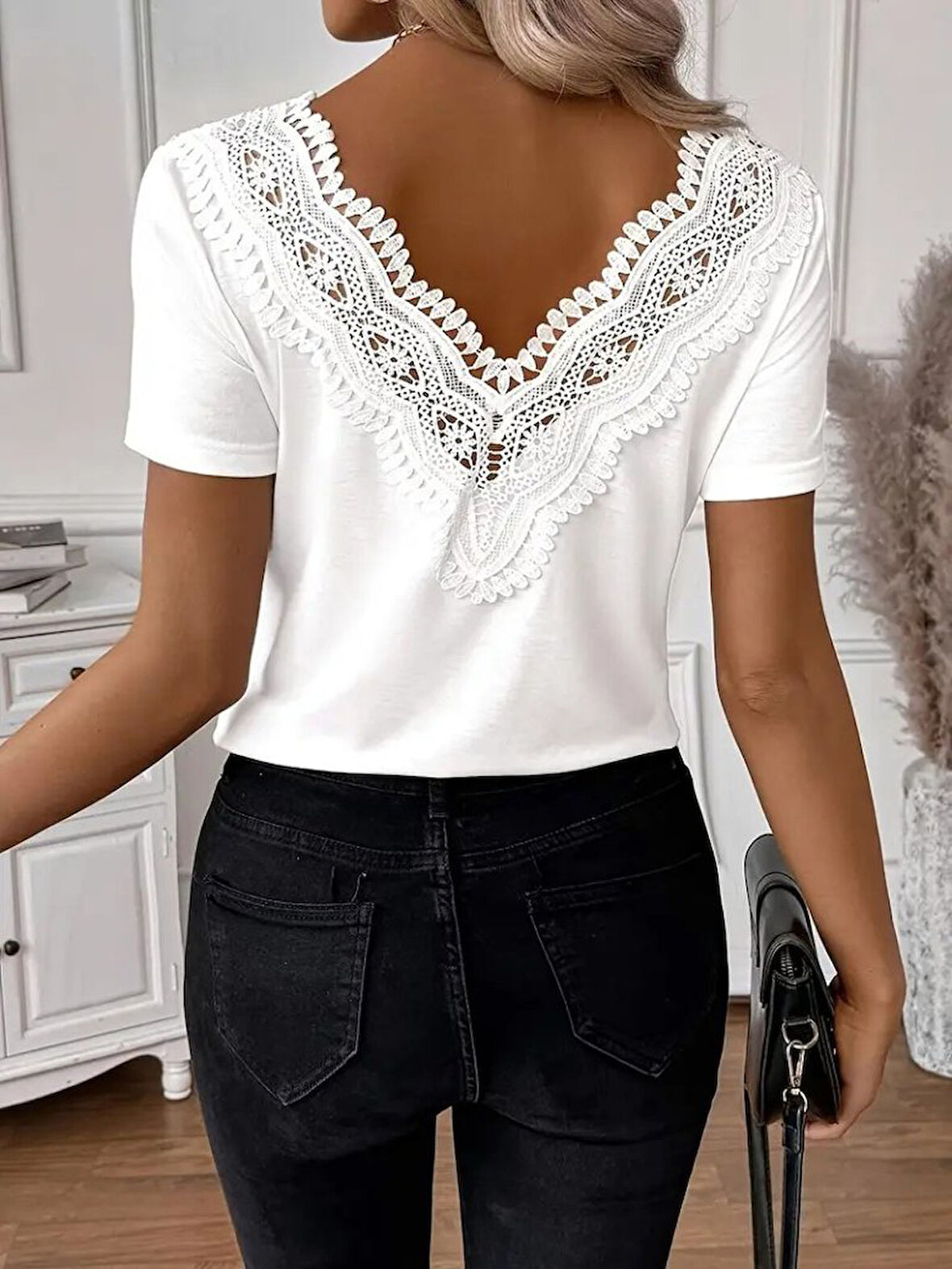Modavera Kadın Kısa Kollu V Yakalı Arkası Dantelli Viskon Bluz
