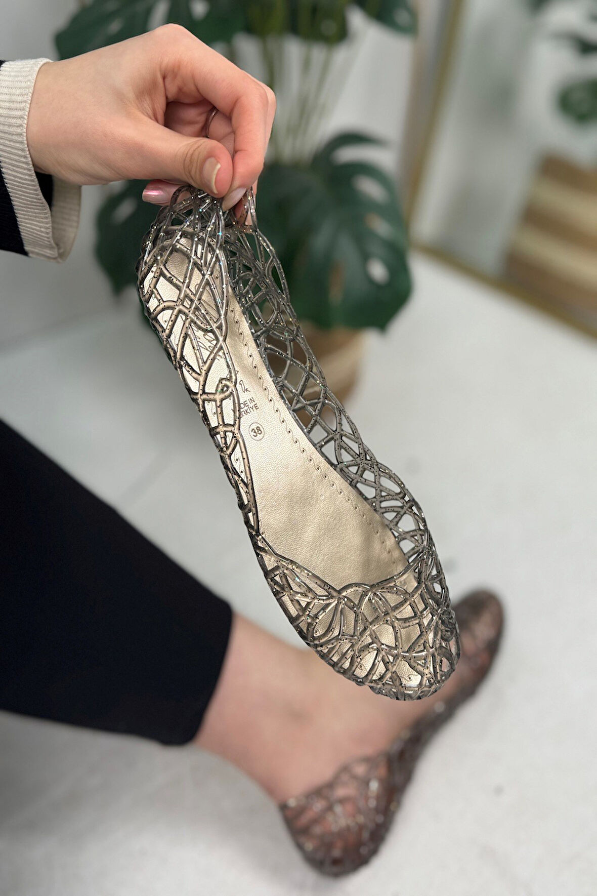 Günlük Kadın Kaymaz Kalın Taban Simli Yumuşak Şık Havuz Plaj Deniz Ayakkabısı  j1-j2