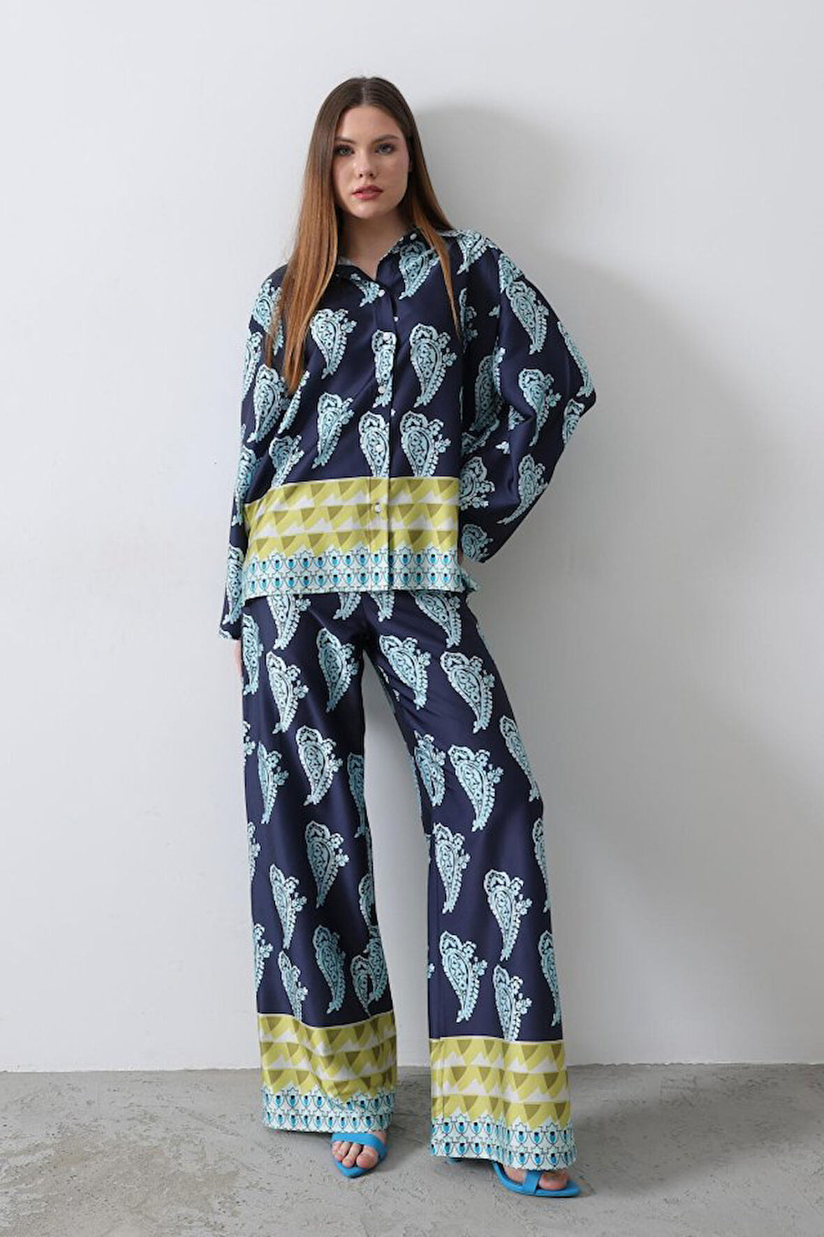 Desenli Saten Bol Takım - İndigo