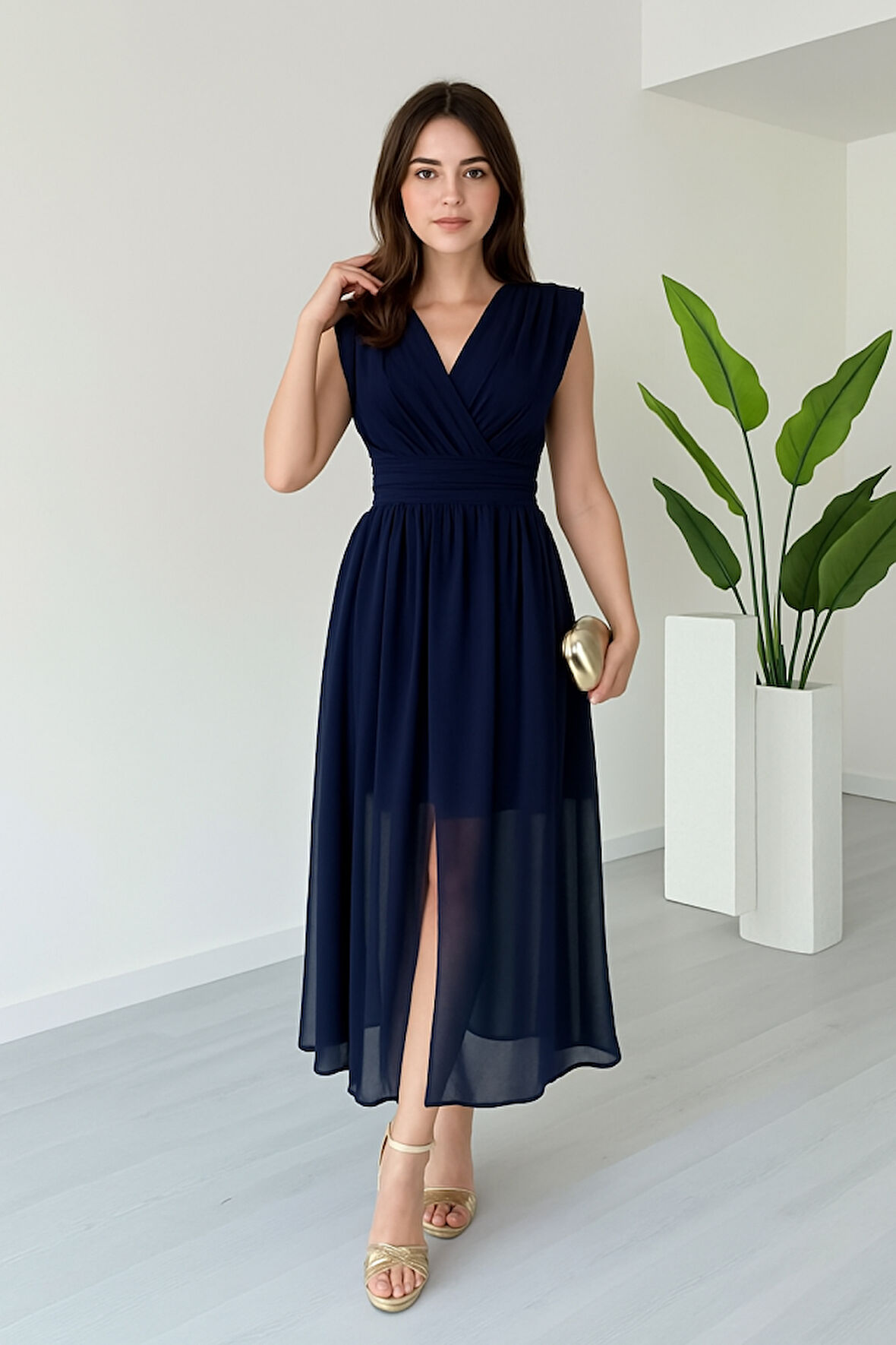 Kadın Vatkalı Şifon Kolsuz Kruvaze Yaka Yırtmaç Detaylı Şık Midi Elbise