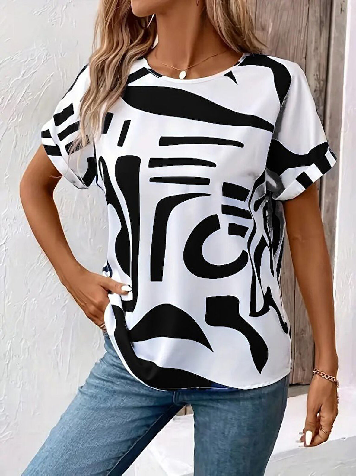 Kadın Kısa Kollu Yuvarlak Yaka Desenli Süprem Bluz