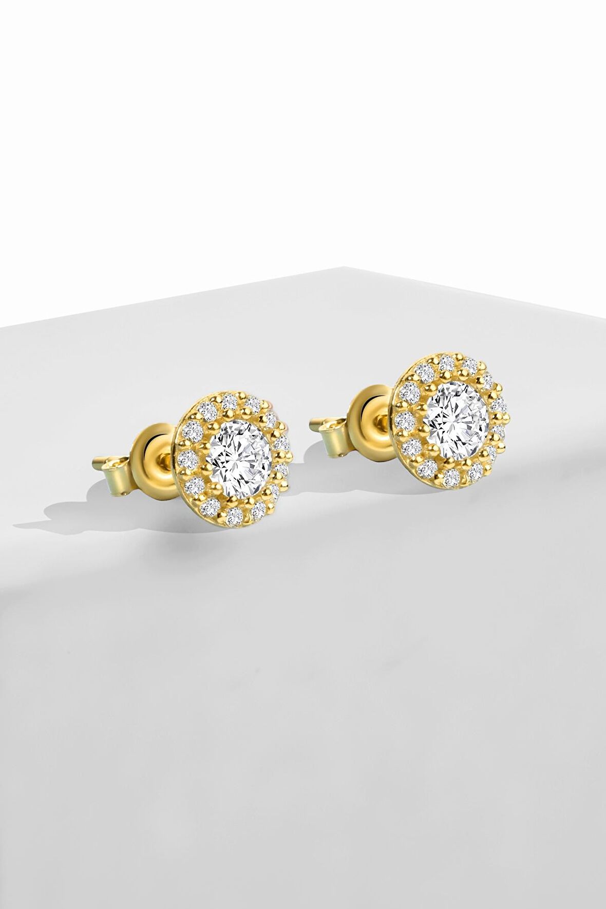 Gümüş  7 mm zirkon taşlı yuvarlak gold küpe