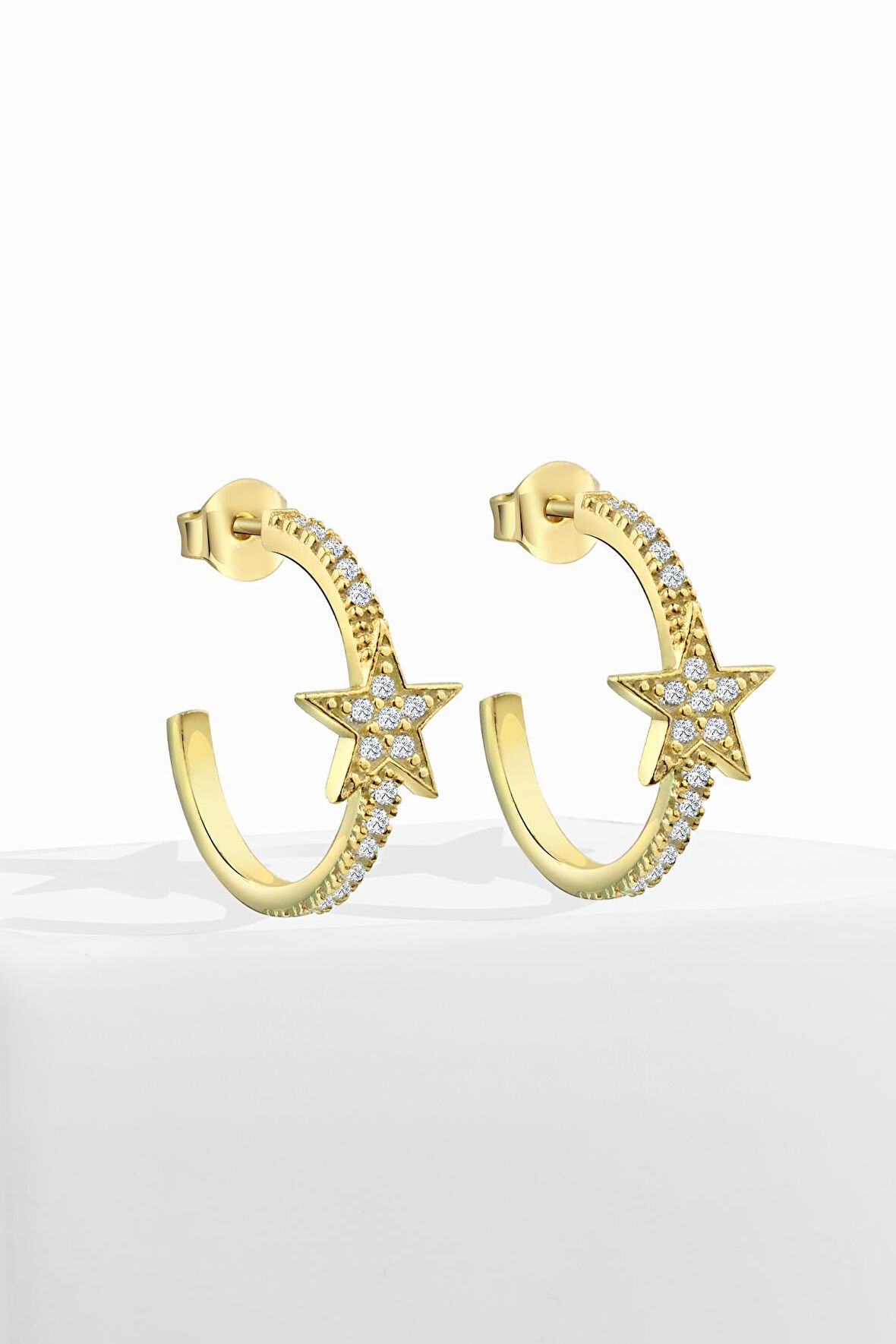 Gümüş zirkon taşlı 1,6 cm sıra taşlı yarım tur gold yıldız küpe