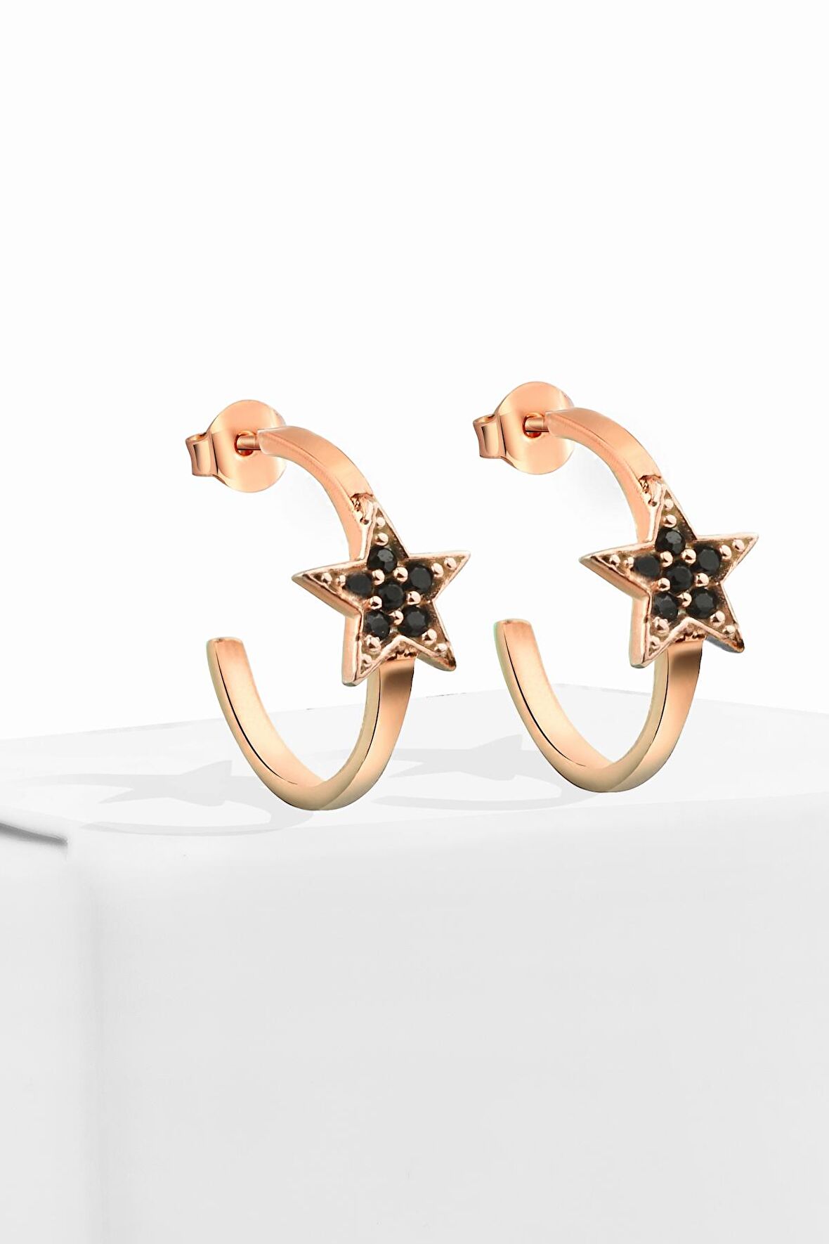Gümüş zirkon taşlı 1,6 cm sıra taşlı yarım tur rose yıldız küpe