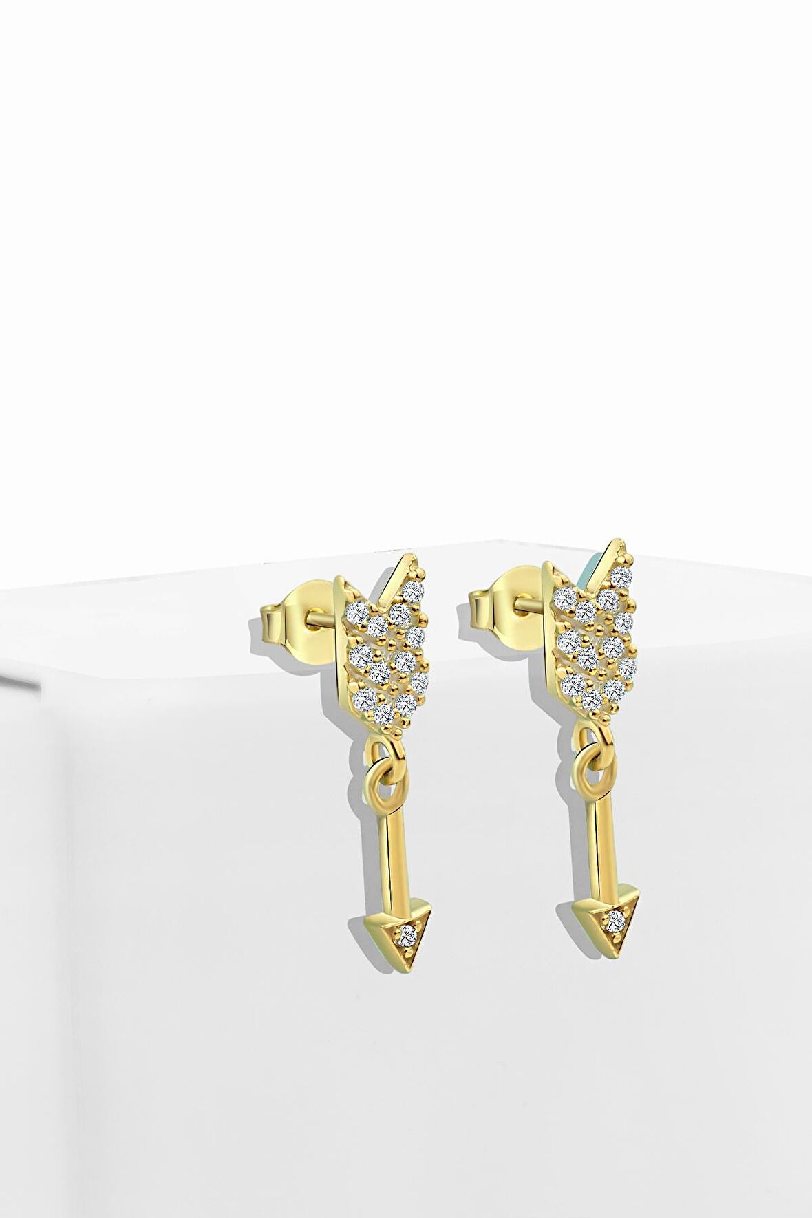 Gümüş zirkon taşlı ok model çivili gold küpe