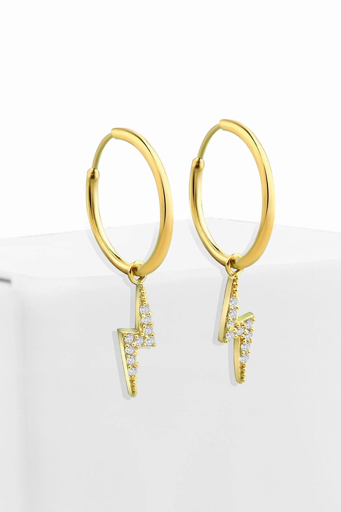 Gümüş Zirkon Taşlı Halkalı Şimşek Model gold Küpe