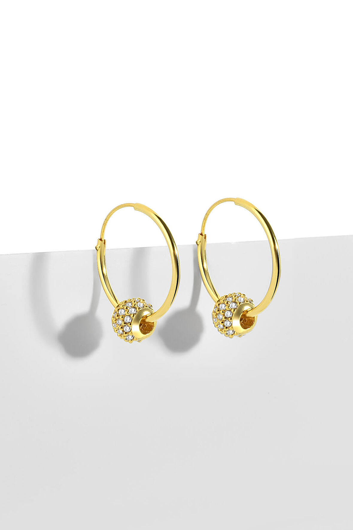 Gümüş 14 mm zirkon taşlı toplu halka gold küpe
