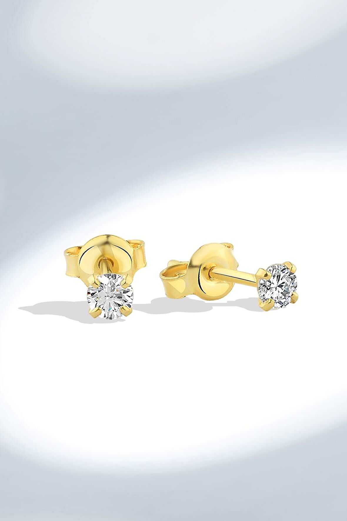 Gümüş 3 mm Tek Zirkon Taşlı Çivili Küpe