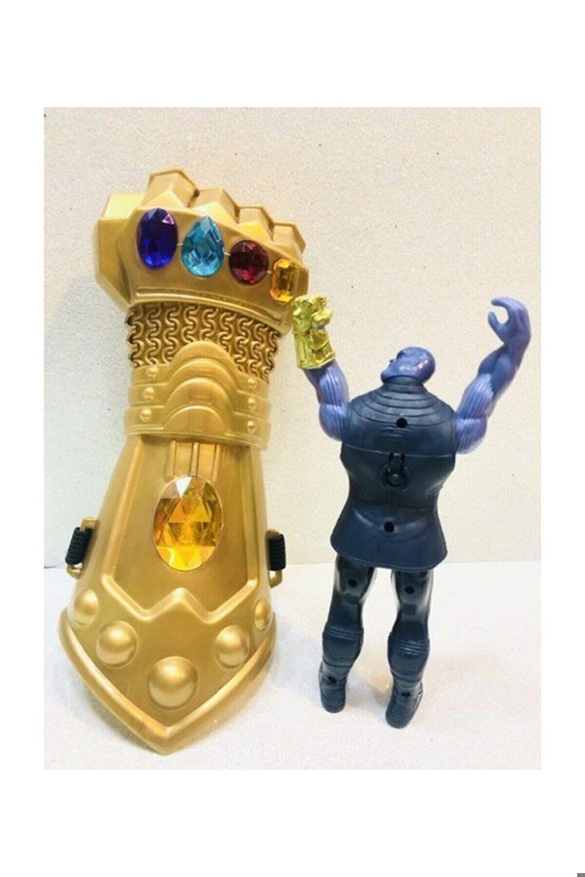 Avengers Mavi Işıklı Thanos ve Eldiveni 2'li Oyuncak Thanos