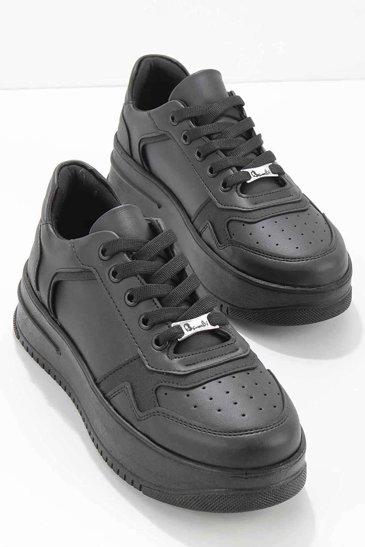 Bambi Siyah  Kadın Sneaker K01179010409