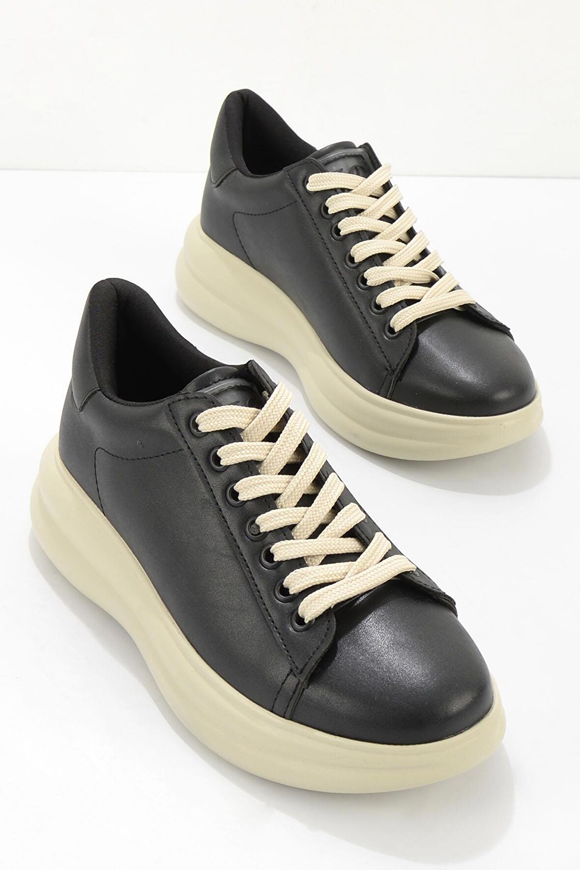Bambi Siyah Bej  Kadın Sneaker K01512950009