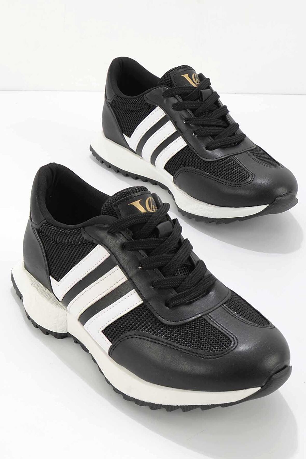 Bambi Siyah Beyaz  Kadın Sneaker K01512211309