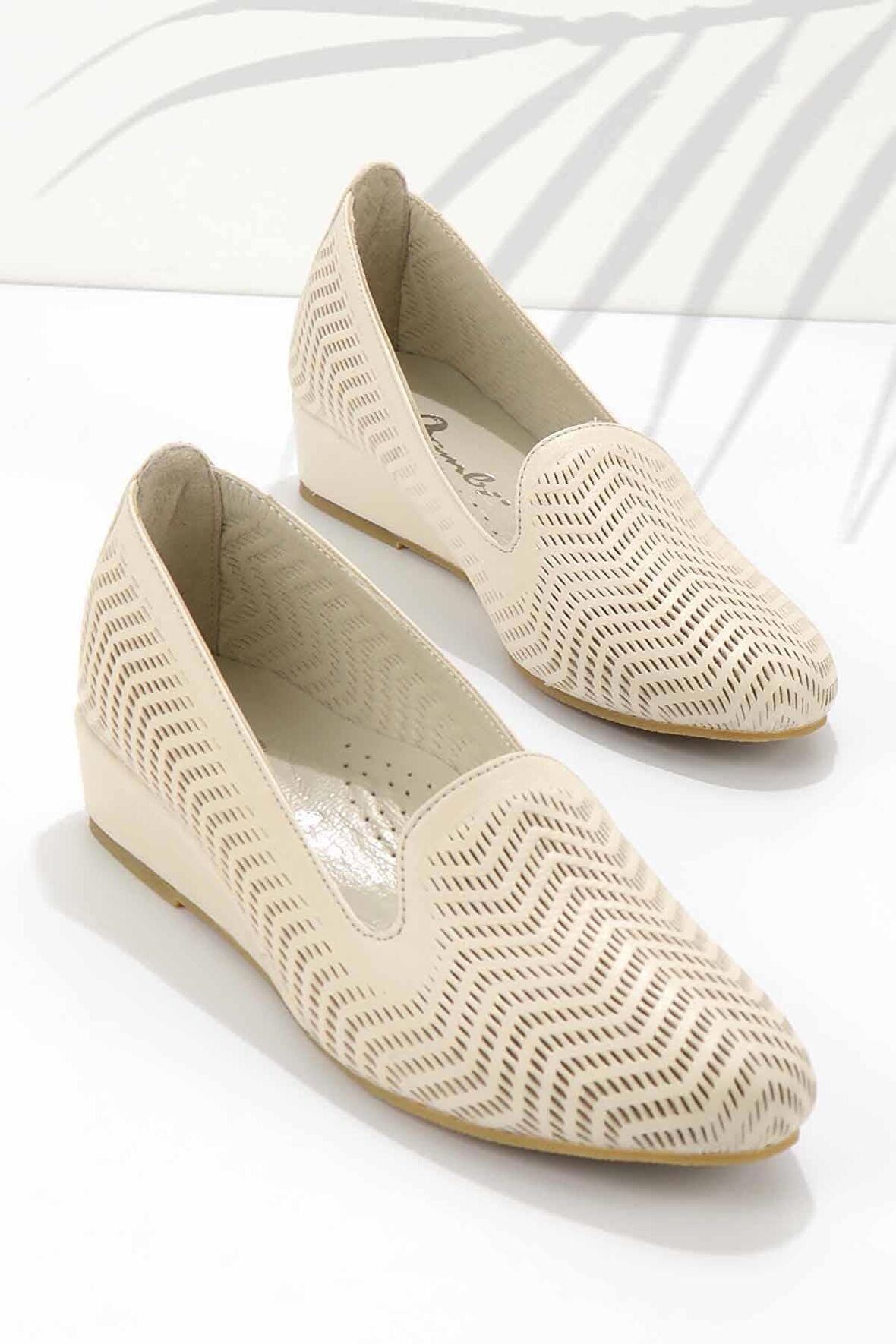 Bambi Bej Hakiki Deri Kadın Dolgu Topuklu Ayakkabi K01531180303