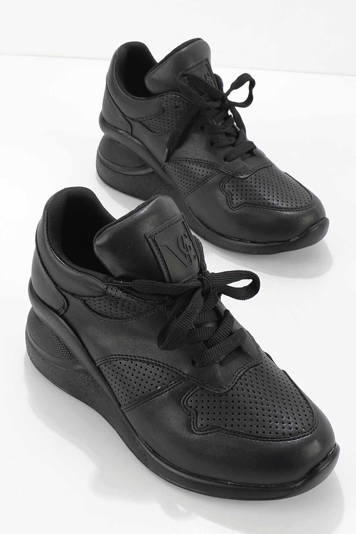 Bambi Siyah  Kadın Sneaker K01703084309