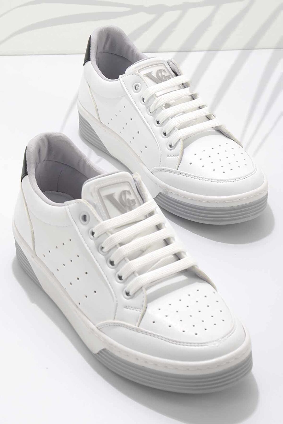Bambi Beyaz  Kadın Sneaker K01763728509