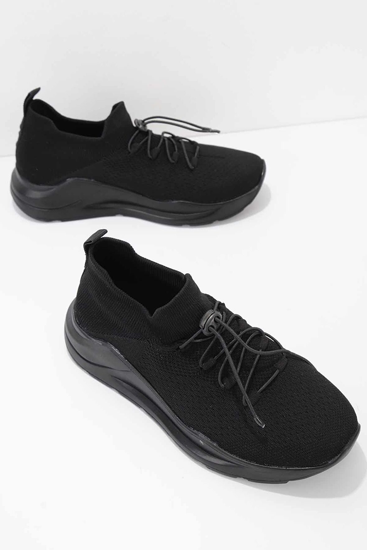 Bambi Siyah  Kadın Sneaker K01816221182