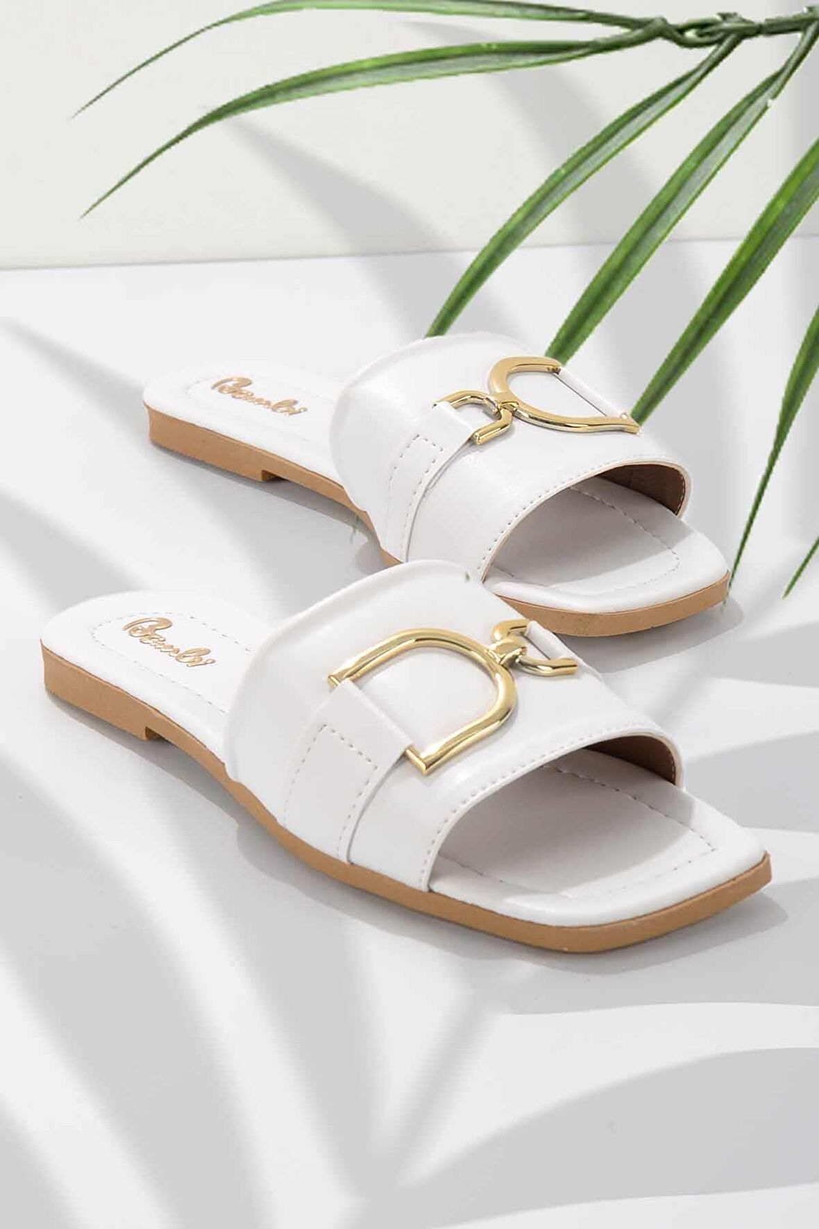 Bambi Beyaz  Kadın Terlik K04101000109