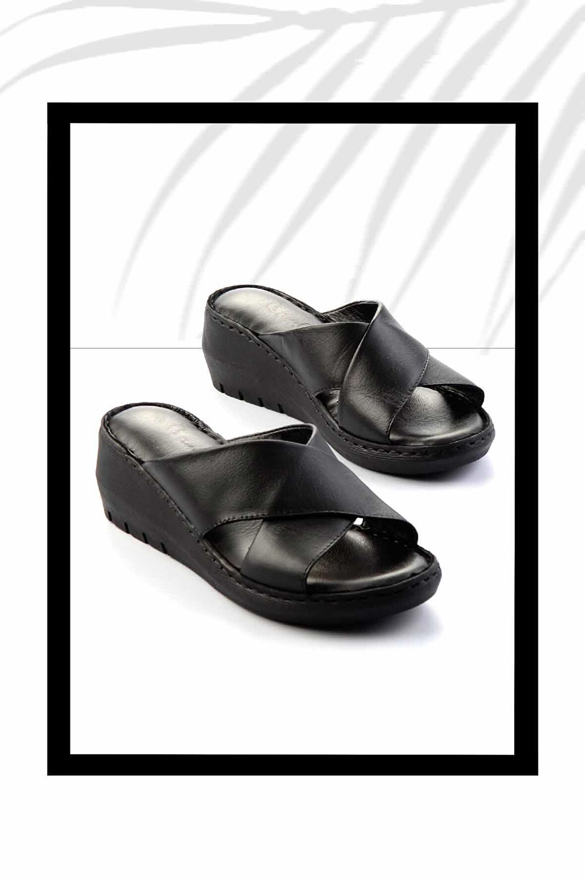 Siyah Hakiki Deri Kadın Terlik K04296060103