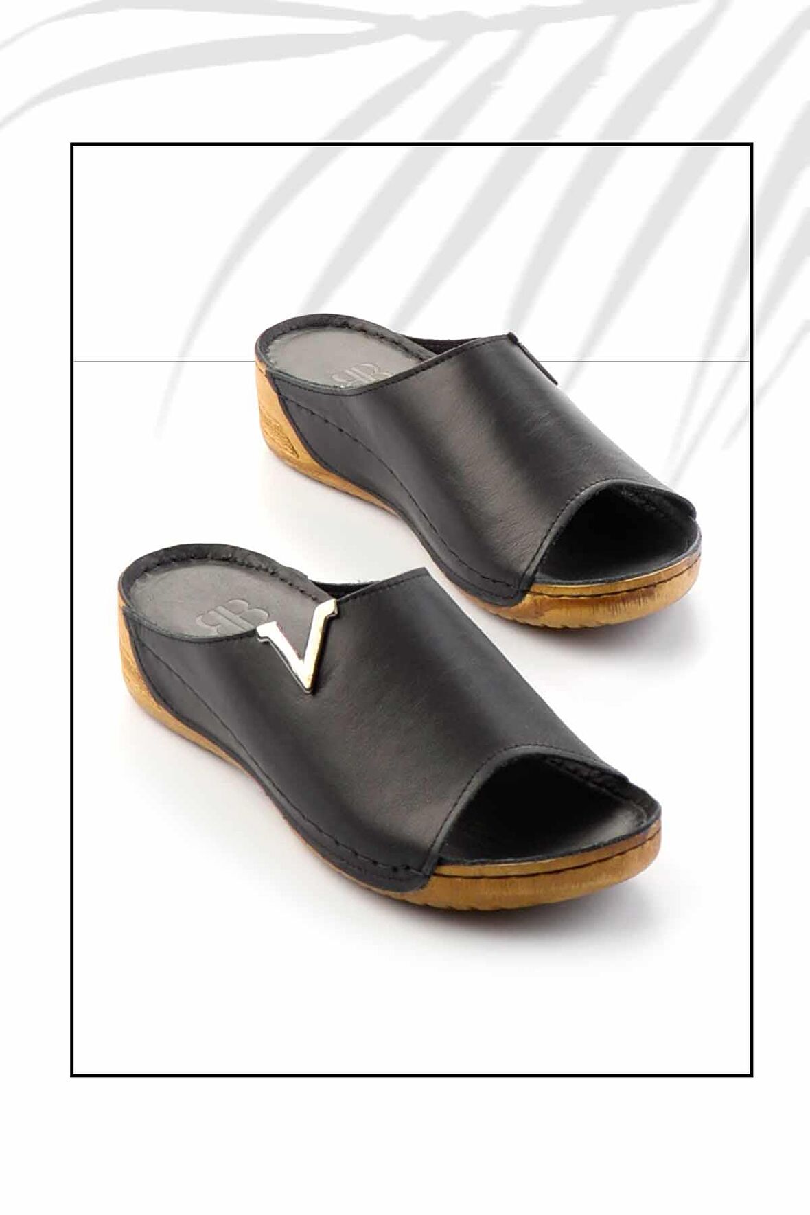 Siyah Hakiki Deri Kadın Terlik K04331021103