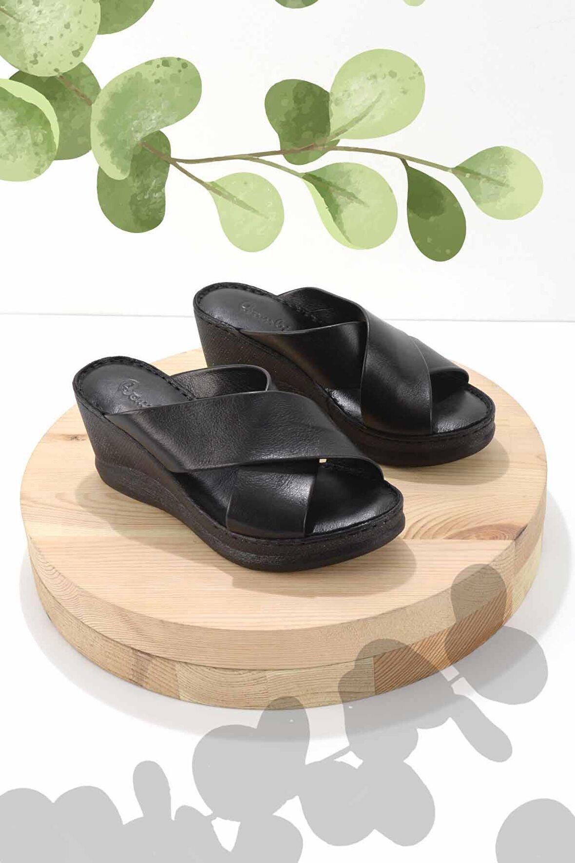 Siyah Hakiki Deri Kadın Terlik K04907018503