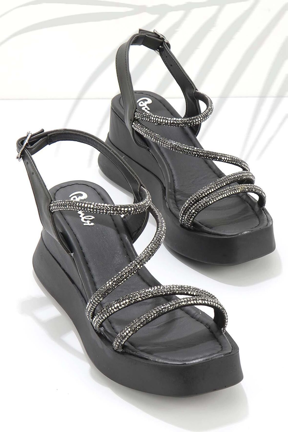 Bambi Siyah  Kadın Sandalet K05823070709