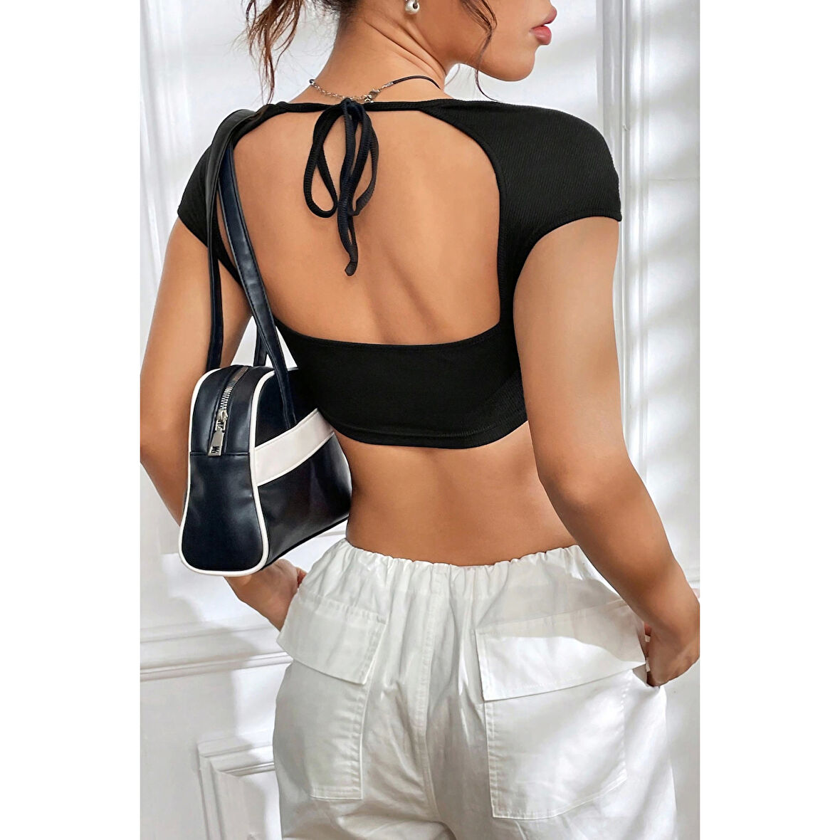 MARSiLYAN- Kadın Siyah Sırt Dekolteli ve Boyundan Bağlamalı Yarım Kol Crop Top Bluz