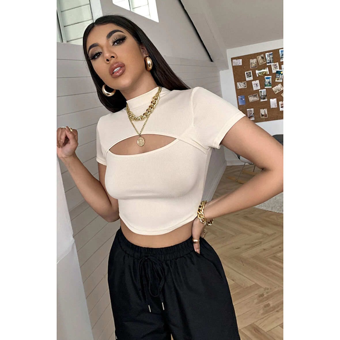 MARSiLYAN- Kadın Ekru Göğüs Dekolteli Yarım Kollu Cut Out Crop Top Bluz