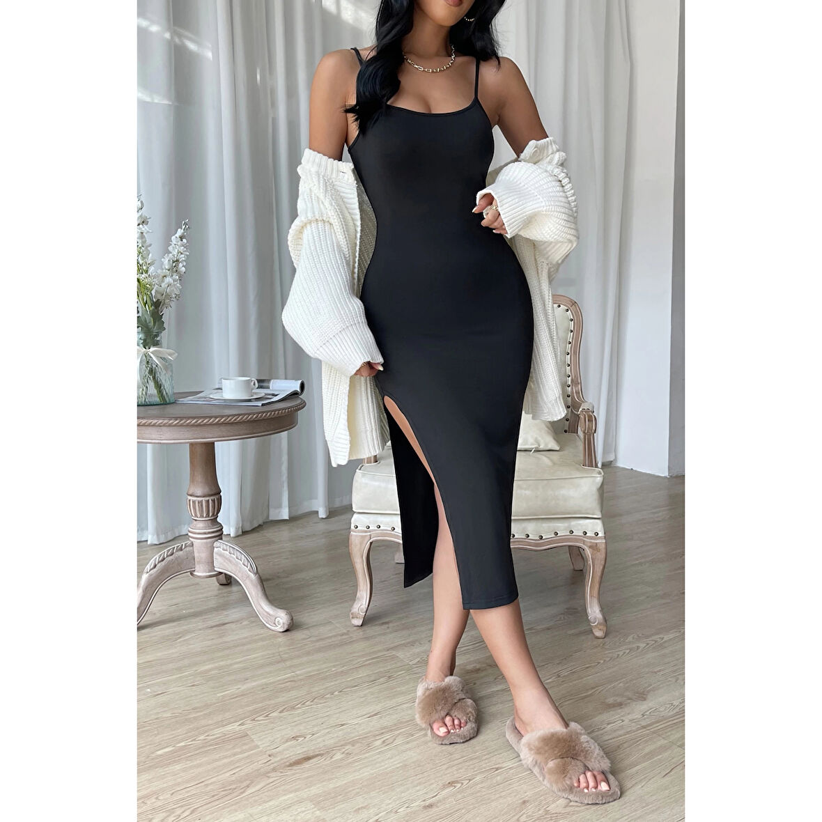 MARSiLYAN- Kadın Siyah Yırtmaçlı Diz Altı Vücüdu Saran Gecelik