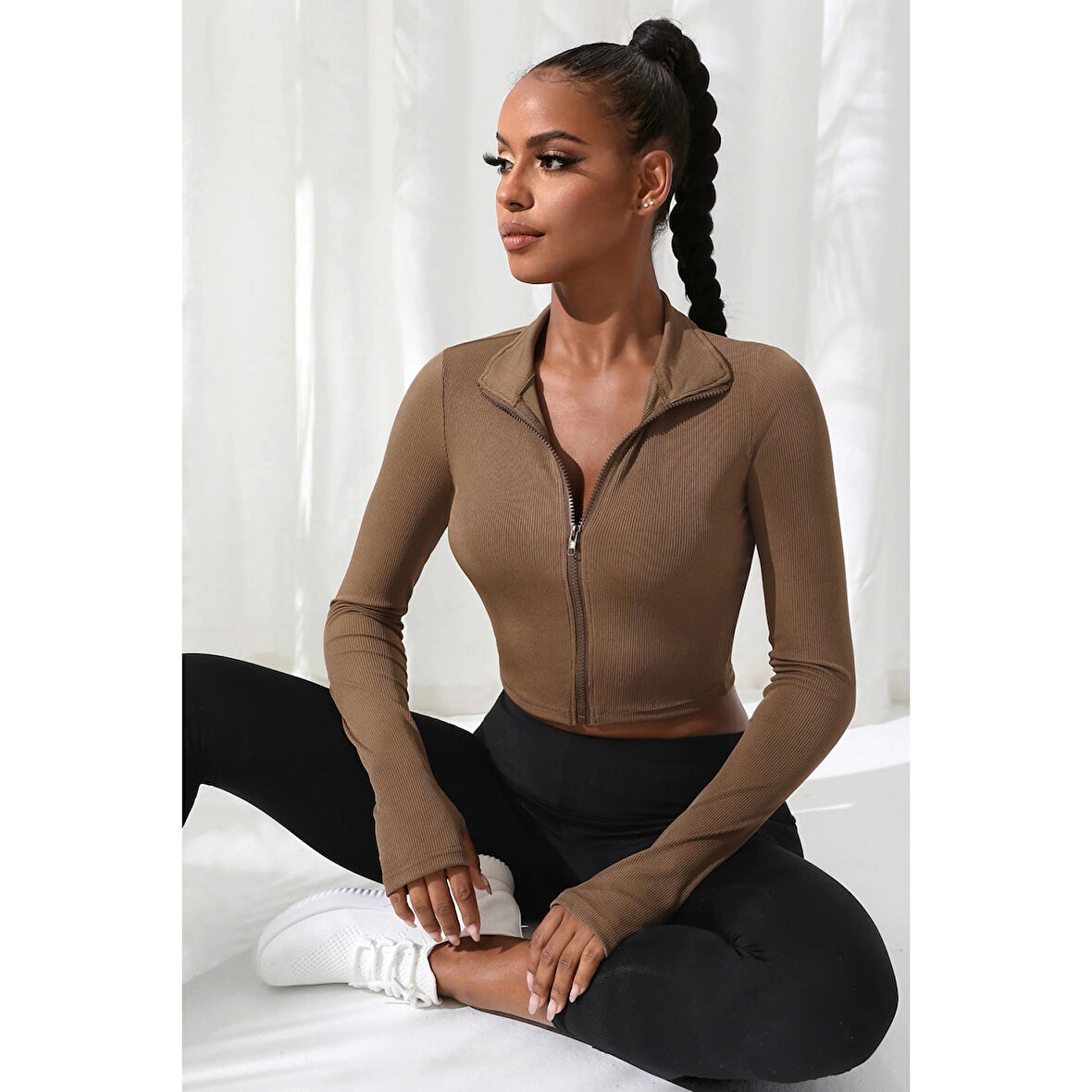 MARSiLYAN- Kadın Kahverengi Uzun Kol Fermuarlı Parmak Geçme Detaylı Dik Yaka Crop Top Bluz