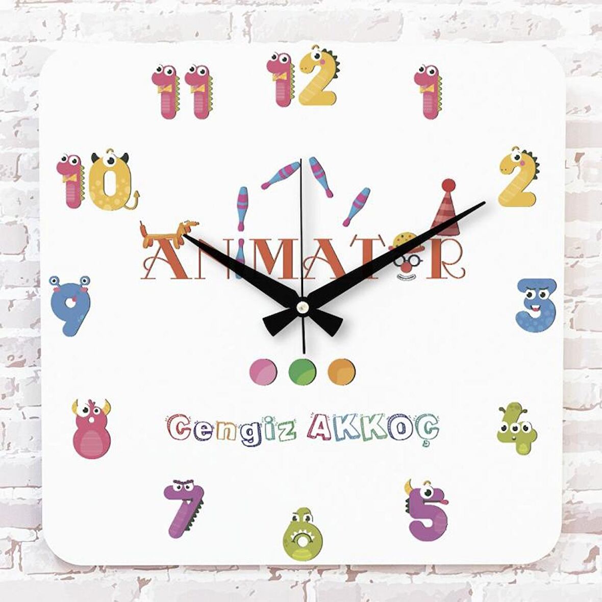 Animatöre Hediye Ahşap Saat 33cm KA01-1088