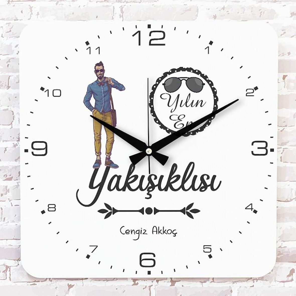 Kişiye Özel Yılın En Yakışıklısı Hediye Ahşap Saat 33cm KA01-1198