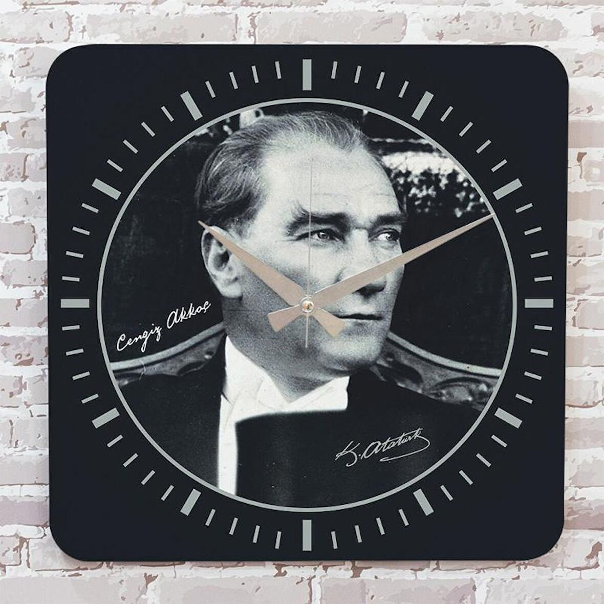 Kişiye Özel Atatürk Tasarımlı Hediye Ahşap Saat 33cm KA01-1463