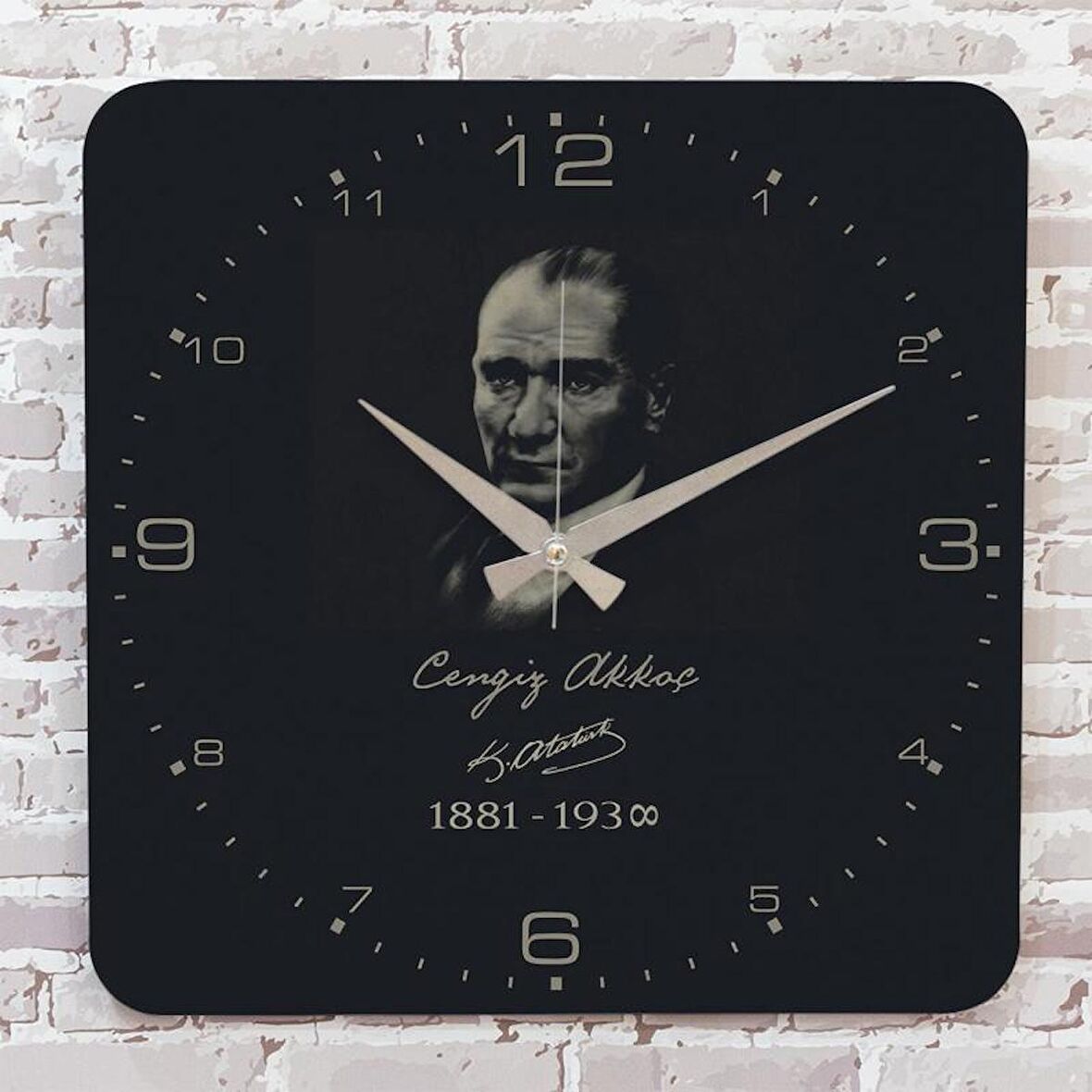 Kişiye Özel Atatürk Tasarımlı Hediye Ahşap Saat 33cm KA01-1478